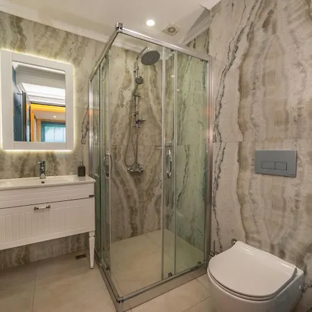 Palmiye Jakuzili Bahceli Havuzlu - Ocekhomes