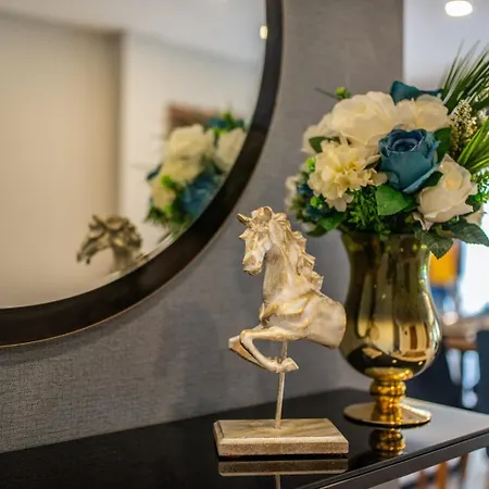 Palmiye Jakuzili Bahceli Havuzlu - Ocekhomes