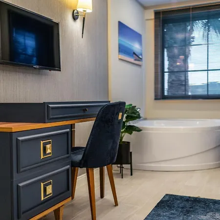 Palmiye Jakuzili Bahceli Havuzlu - Ocekhomes Fethiye