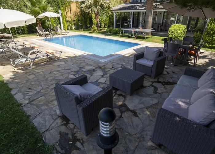 Palmiye Jakuzili Bahceli Havuzlu - Ocekhomes Villa