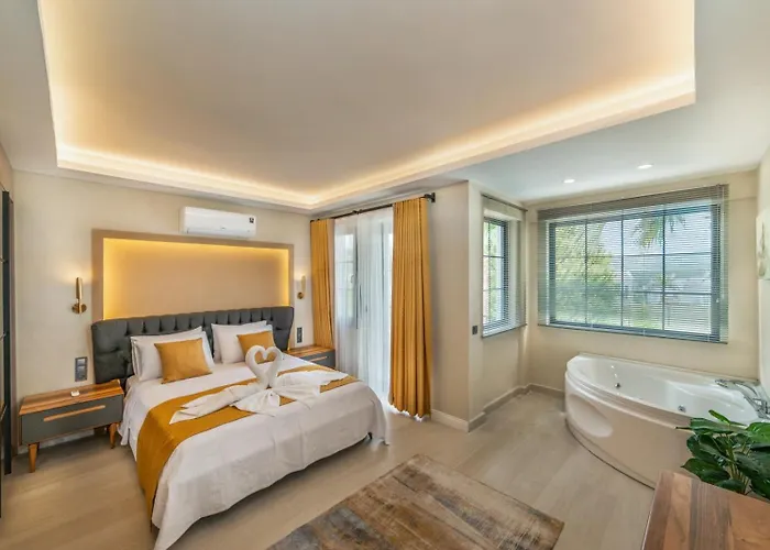 Palmiye Jakuzili Bahceli Havuzlu - Ocekhomes Villa *