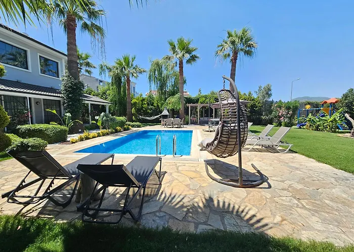 Palmiye Jakuzili Bahceli Havuzlu - Ocekhomes Villa