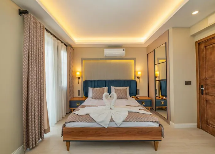 Palmiye Jakuzili Bahceli Havuzlu - Ocekhomes Villa Fethiye