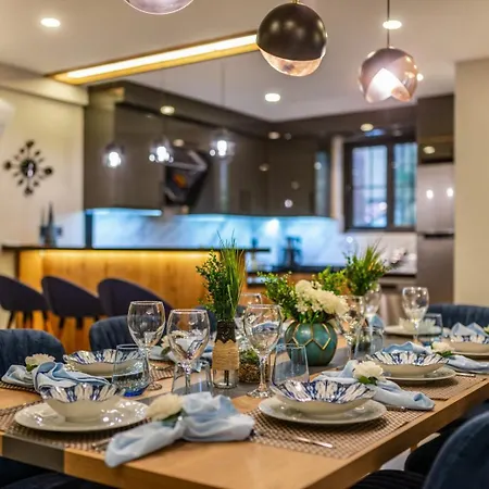 Palmiye Jakuzili Bahceli Havuzlu - Ocekhomes Villa