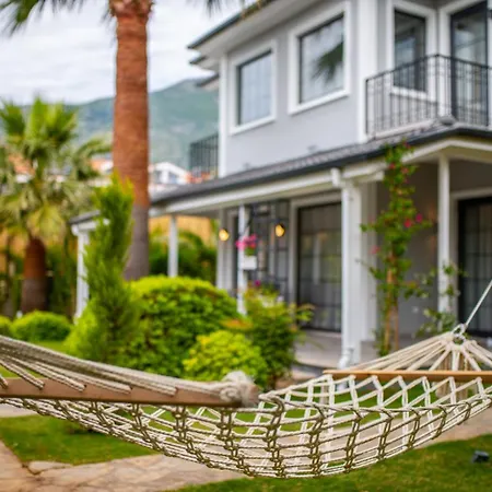 Palmiye Jakuzili Bahceli Havuzlu - Ocekhomes Fethiye