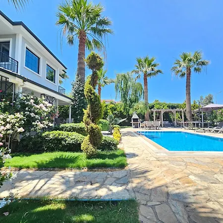 Palmiye Jakuzili Bahçeli Havuzlu - Ocekhomes