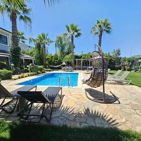 Palmiye Jakuzili Bahceli Havuzlu - Ocekhomes Villa