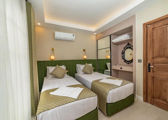 Palmiye Jakuzili Bahçeli Havuzlu - Ocekhomes