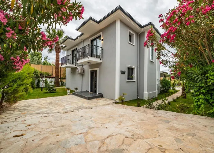 וילה Palmiye Jakuzili Bahceli Havuzlu - Ocekhomes פאטהיה