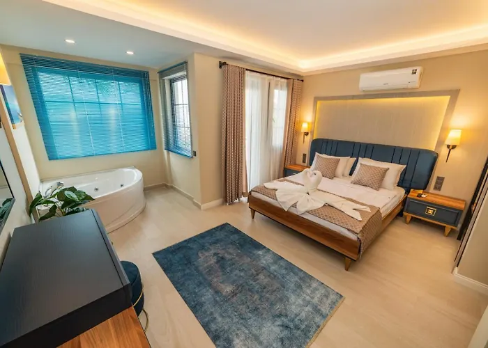 Palmiye Jakuzili Bahçeli Havuzlu - Ocekhomes * Fethiye