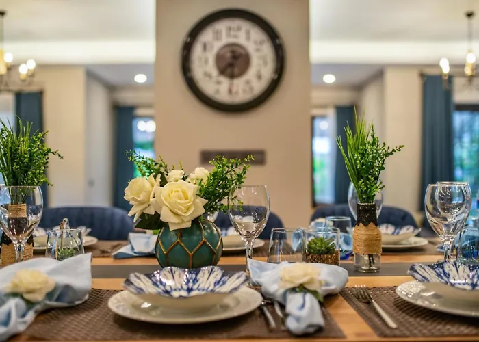 Palmiye Jakuzili Bahçeli Havuzlu - Ocekhomes