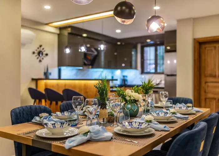 Palmiye Jakuzili Bahçeli Havuzlu - Ocekhomes Villa