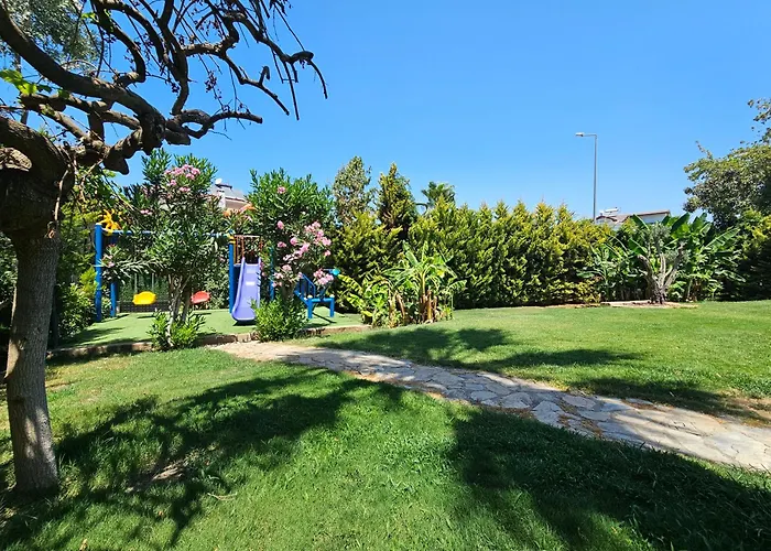 Palmiye Jakuzili Bahçeli Havuzlu - Ocekhomes *