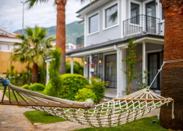 Palmiye Jakuzili Bahçeli Havuzlu - Ocekhomes Fethiye