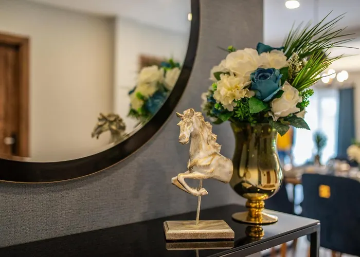 Palmiye Jakuzili Bahceli Havuzlu - Ocekhomes