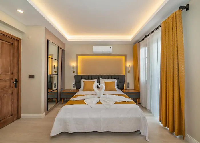 Palmiye Jakuzili Bahçeli Havuzlu - Ocekhomes Villa