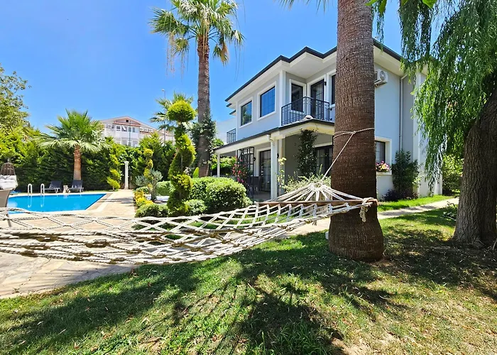 וילה Palmiye Jakuzili Bahceli Havuzlu - Ocekhomes *