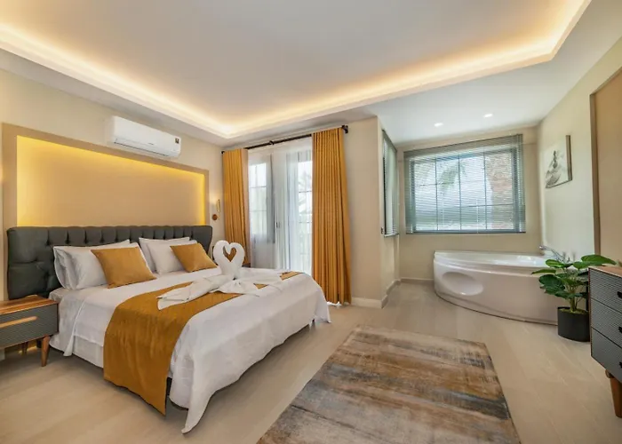 Palmiye Jakuzili Bahceli Havuzlu - Ocekhomes וילה פאטהיה