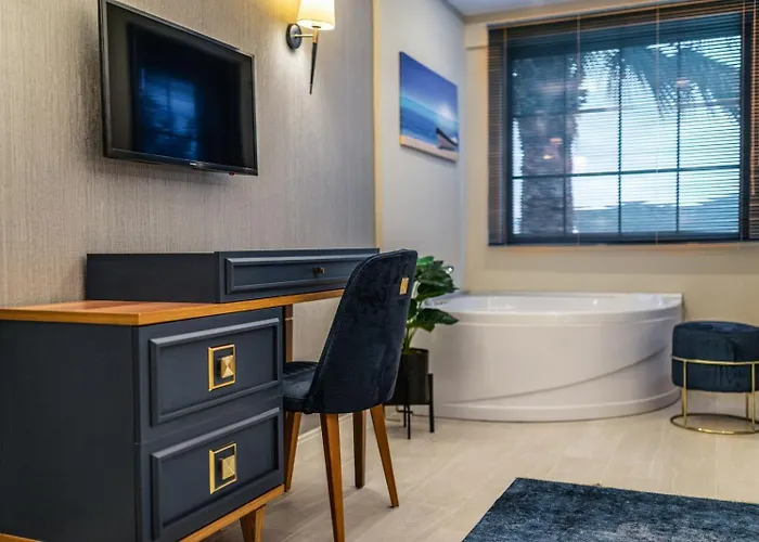 Palmiye Jakuzili Bahçeli Havuzlu - Ocekhomes Fethiye