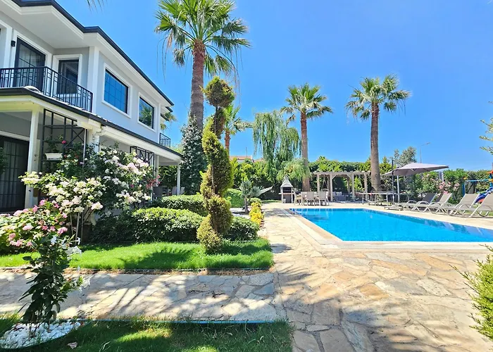 Palmiye Jakuzili Bahceli Havuzlu - Ocekhomes