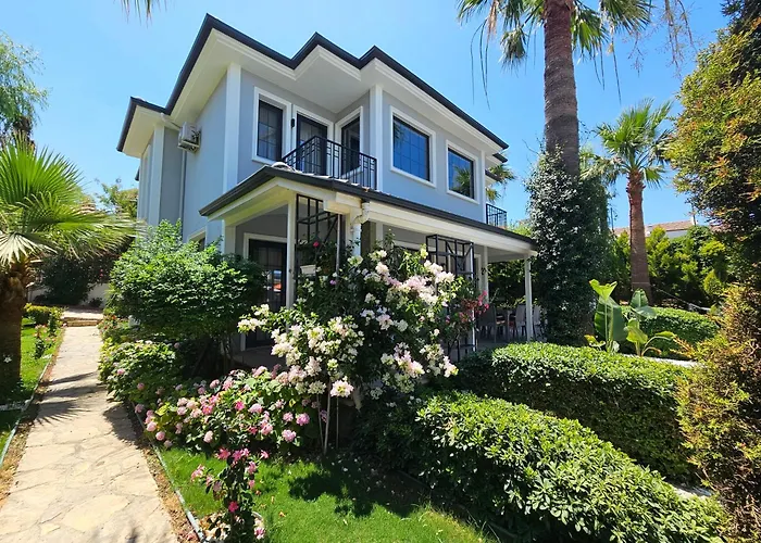 Villa Palmiye Jakuzili Bahçeli Havuzlu - Ocekhomes Fethiye