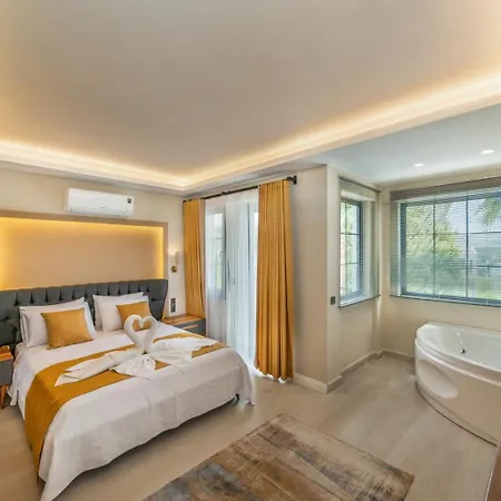 Palmiye Jakuzili Bahceli Havuzlu - Ocekhomes Villa *